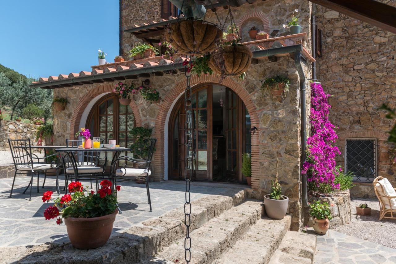 Agriturismo Schiaccia Ghiande マッサ・マリッティマ エクステリア 写真