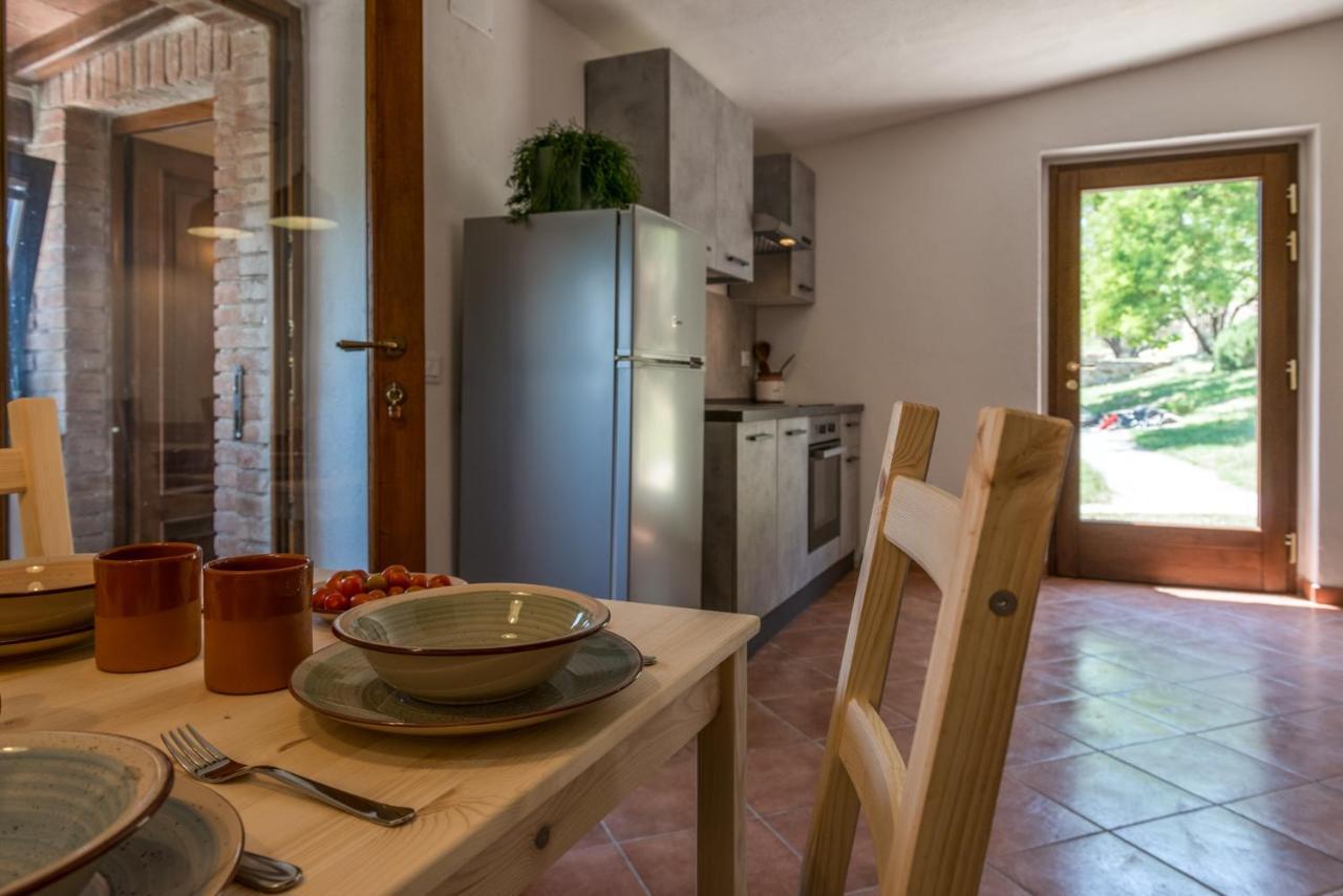 Agriturismo Schiaccia Ghiande マッサ・マリッティマ エクステリア 写真