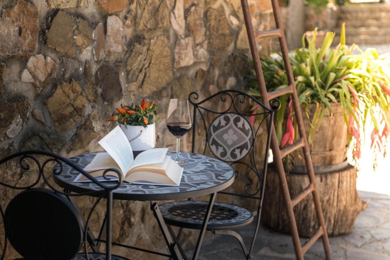 Agriturismo Schiaccia Ghiande マッサ・マリッティマ エクステリア 写真