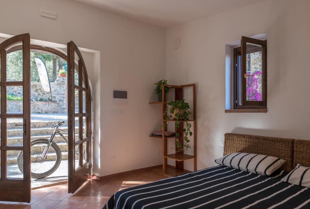 Agriturismo Schiaccia Ghiande マッサ・マリッティマ エクステリア 写真