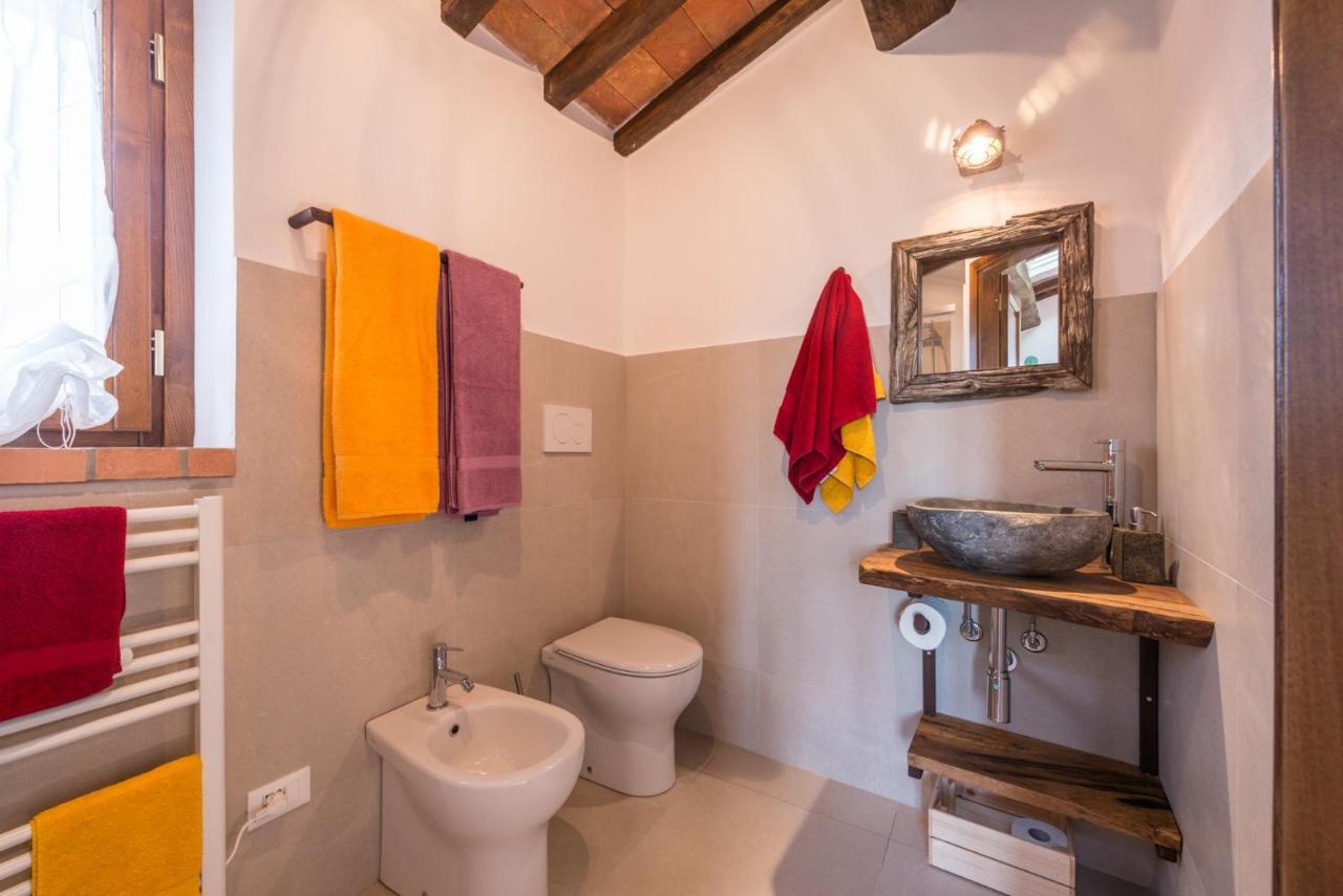 Agriturismo Schiaccia Ghiande マッサ・マリッティマ エクステリア 写真