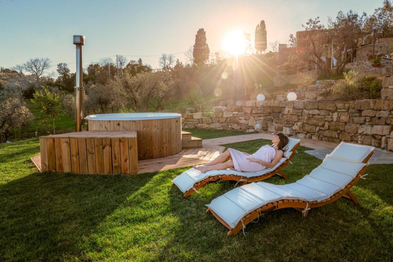 Agriturismo Schiaccia Ghiande マッサ・マリッティマ エクステリア 写真